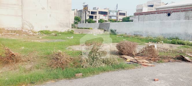 8 Marla Commercial Plot For Sale At Investor Price With Possession 8 Marla Commercial Plot For Sale At Investor Price With Possession