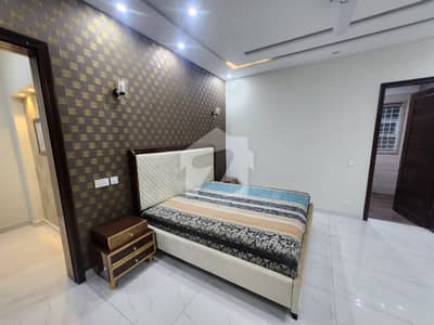 ڈی ایچ اے فیز 8 ڈیفنس (ڈی ایچ اے),لاہور میں 5 کمروں کا 1 کنال مکان 4.5 لاکھ میں کرایہ پر دستیاب ہے۔