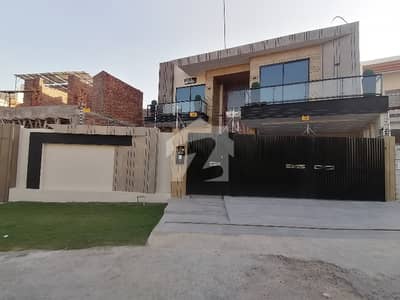 واپڈا ٹاؤن فیز 2 - بلاک آر واپڈا ٹاؤن فیز 2,واپڈا ٹاؤن,ملتان میں 6 کمروں کا 1 کنال مکان 6.75 کروڑ میں برائے فروخت۔