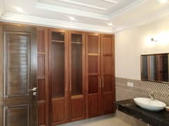 SLIGHTLY USED 01 KANAL VERY BEAUTIFUL UPPER PORTIN WITH SEPARATE ENTRANCE AVAILABLE FOR RENT