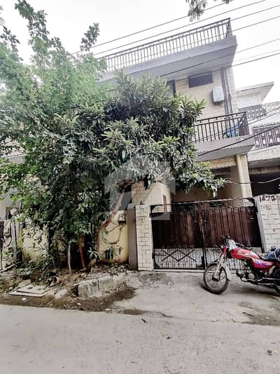آئی ۔ 10/2 آئی ۔ 10,اسلام آباد میں 4 کمروں کا 6 مرلہ مکان 4.2 کروڑ میں برائے فروخت۔