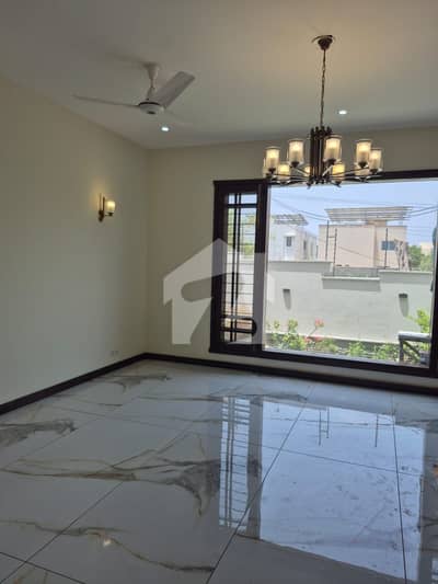 500SQ YARDS JUST LIKE NEW BUNGALOW FOR RENT