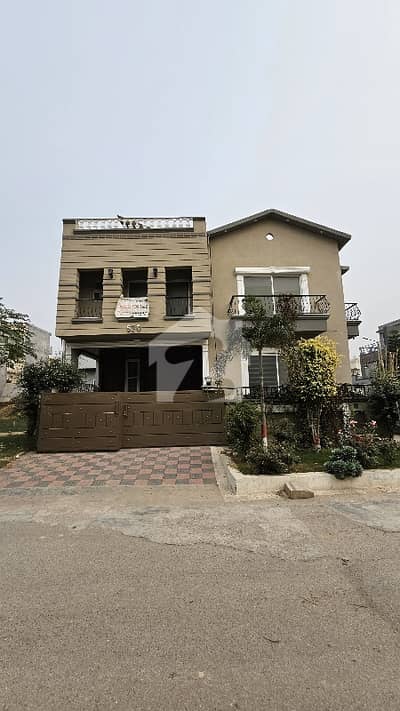 جی ۔ 15 اسلام آباد میں 10 کمروں کا 9 مرلہ مکان 4.85 کروڑ میں برائے فروخت۔