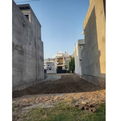 5 MARLA FULL POSSESSION PAID NEXT TO CORNER PLOT AVAILABLE FOR SALE ON INVESTOR RATE