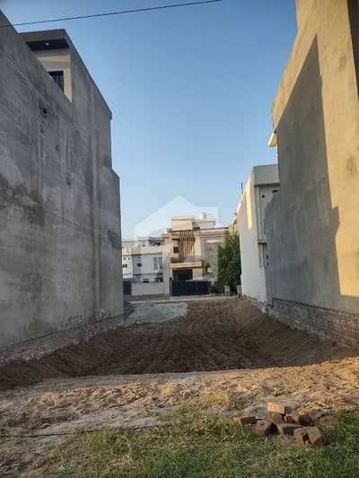 5 MARLA FULL POSSESSION PAID NEXT TO CORNER PLOT AVAILABLE FOR SALE ON INVESTOR RATE