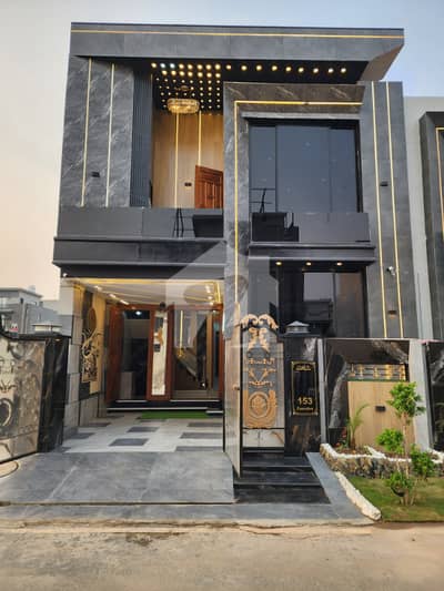 5 MARLA ULTRA MODERN BRAND NEW HOUSE AVAILABLE FOR SALE IN EXECUTIVE BLOCK PARK VIEW CITY LHR