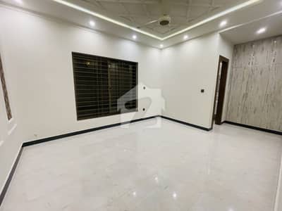 بحریہ گرینز۔ اوورسیز انکلیو - سیکٹر 2 بحریہ گرینز۔ اوورسیز انکلیو,بحریہ ٹاؤن فیز 8,بحریہ ٹاؤن راولپنڈی,راولپنڈی میں 5 کمروں کا 12 مرلہ مکان 1.3 لاکھ میں کرایہ پر دستیاب ہے۔ بحریہ گرینز۔ اوورسیز انکلیو - سیکٹر 2 بحریہ گرینز۔ اوورسیز انکلیو,بحریہ ٹاؤن فیز 8,بحریہ ٹاؤن راولپنڈی,راولپنڈی میں 5 کمروں کا 12 مرلہ مکان 1.3 لاکھ میں کرایہ پر دستیاب ہے۔