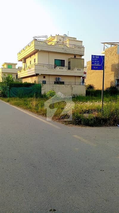 Proper Corner Plot For Sale in D-12/1