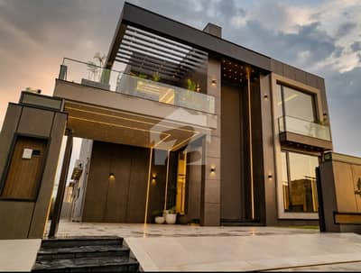 1 Kanal Ultra Modern Designer House Available For Rent At Hot Location Near To Park
