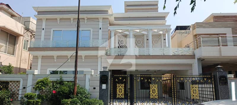 1 Kanal Full House for Sale 1 Kanal Full House for Sale