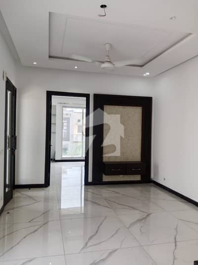 *1 Kanal Luxury House For Rent*