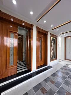Beautiful 10 Marla Bungalow In Top City-1