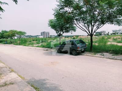 I Block One Kanal Plot Available With Ideal Location Near Mosque,Park & Market