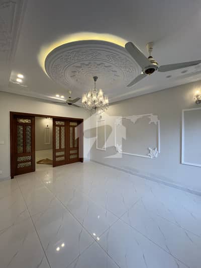 14 Marla Luxury House Upper Floor For Rent