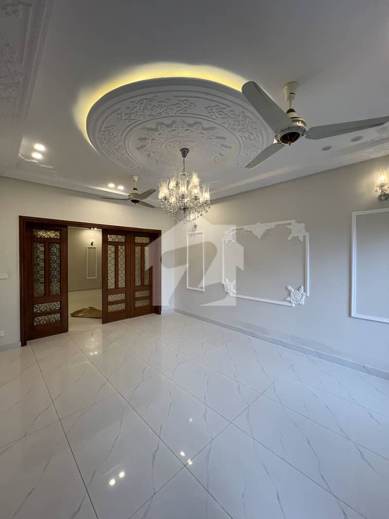 14 Marla Luxury House's Upper Floor For Rent 14 Marla Luxury House's Upper Floor For Rent