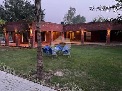 بیدیاں روڈ لاہور میں 2 کمروں کا 8 کنال فارم ہاؤس 10.0 کروڑ میں برائے فروخت۔