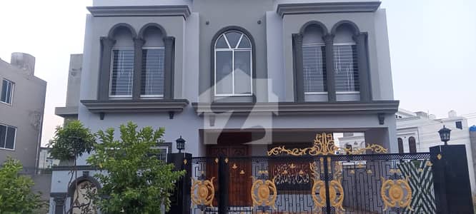 10 MarLA DOUBLE STORY HOUSE AVAILABLE FOR RENT IN LDA AVENUE 1 BLOCK J IN A VERY HOT LOCATION OF LAHORE