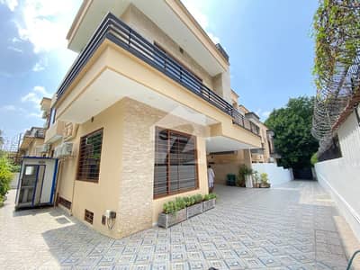 Beautiful House Available For Rent On Extremely Prime Location Beautiful House Available For Rent On Extremely Prime Location