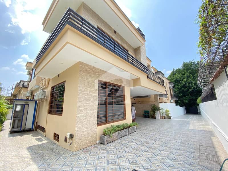 Beautiful House Available For Rent On Extremely Prime Location Beautiful House Available For Rent On Extremely Prime Location