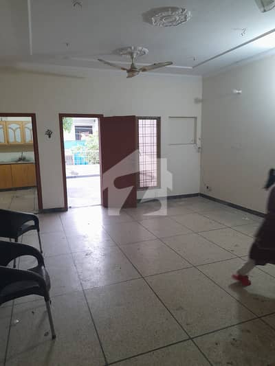 10 Marla Upper Portion For Rent Near Wahdat Road Mustafa Town