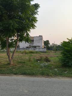 10 MARLA TOP LOCTION PLOT FOR SALE