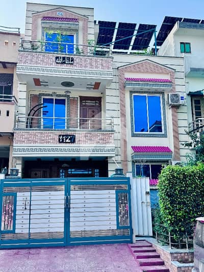 جی ۔ 14/4 جی ۔ 14,اسلام آباد میں 4 کمروں کا 4 مرلہ مکان 3.9 کروڑ میں برائے فروخت۔