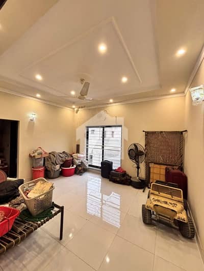 1 Kinal Upper Portion Available For Rent