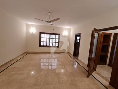 1000 Yards Bungalow Available For Rent