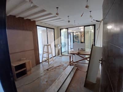 ڈی ایچ اے فیز 8 ڈی ایچ اے ڈیفینس,کراچی میں 7 مرلہ Studio دفتر 9.0 کروڑ میں برائے فروخت۔