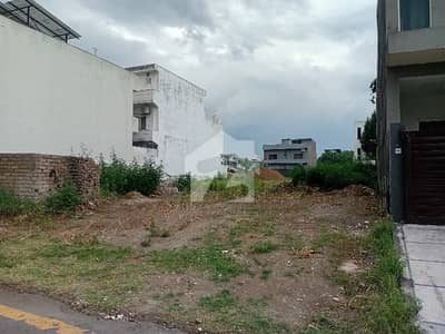30X60 D-12/4 FACING 40X80/MARGALLA PLOT FOR SALE