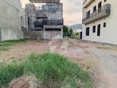 35X70 STREET CORNER PLOT FOR SALE