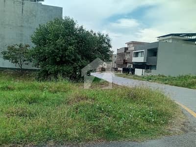 40X80 PLOT FRONT OPEN PARK FACING FOR SALE