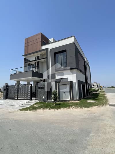 10 Marla Brand New Corner House Available For Rent