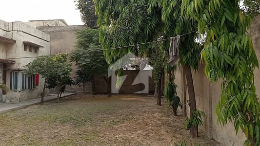 خواجہ اسلام روڈ فیصل آباد میں 2 کنال مکان 15.0 کروڑ میں برائے فروخت۔
