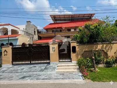 One Kanal Slightly Used Spanish Design Owner Build Well Maintained Basement House With 25KV Solar Installed For Sale At Prime Location Of DHA Lahore Near To Park Masjid & Commercial Market