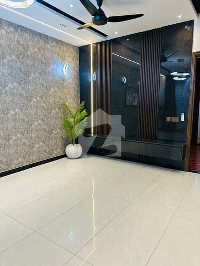 5-Marla Brand New Luxury House Available For Sale