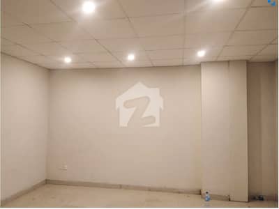 مین بلیوارڈ گلبرگ گلبرگ,لاہور میں 2 مرلہ Studio دفتر 35.0 ہزار میں کرایہ پر دستیاب ہے۔