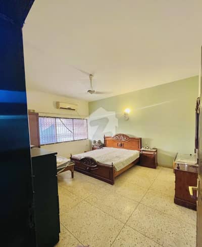 BUNGALOW FOR SALE 300 YARDS BLOCK 13A GULSHAN E IQBAL BUNGALOW FOR SALE 300 YARDS BLOCK 13A GULSHAN E IQBAL