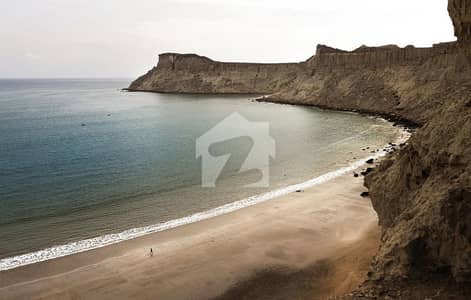 موضع شمالی بندھن گوادر میں 8 کنال رہائشی پلاٹ 1.8 لاکھ میں برائے فروخت۔