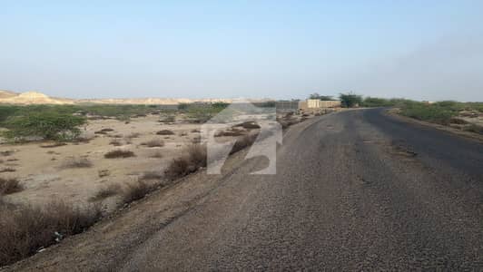 موضع چب کلمٹی گوادر میں 8 کنال رہائشی پلاٹ 8.5 لاکھ میں برائے فروخت۔