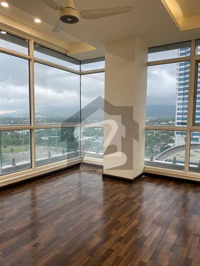 ELYSIUM MALL TOP FLOOR CORNER APARTMENT AVAILABLE FOR SALE