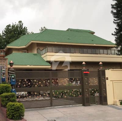 F-10/2 Beautiful Location 800 Square Yards House For Sale