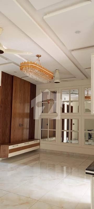 Apartment For Rent On Main Shaheed E Milat Road