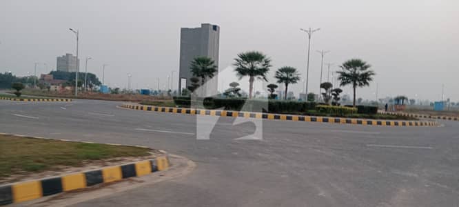 ڈی ایچ اے فیز 8 - بلاک زیڈ 3 ڈی ایچ اے فیز 8,ڈی ایچ اے ڈیفینس,لاہور میں 10 مرلہ رہائشی پلاٹ 1.4 کروڑ میں برائے فروخت۔