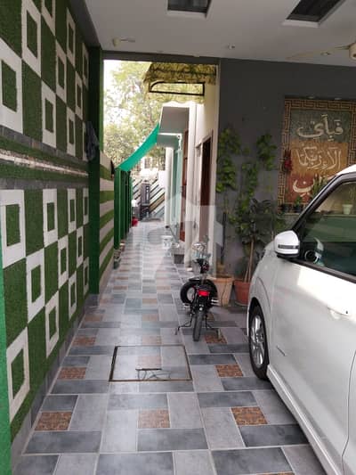 ڈی ایچ اے فیز 8 سابقہ ایئر ایوینیو ڈی ایچ اے فیز 8,ڈی ایچ اے ڈیفینس,لاہور میں 4 کمروں کا 10 مرلہ مکان 4.15 کروڑ میں برائے فروخت۔