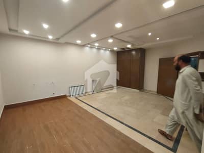 10 Marla Beautiful House For Sale