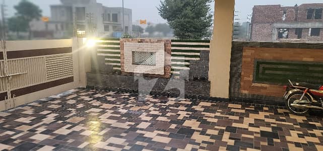 ڈی ایچ اے فیز 8 ڈیفنس (ڈی ایچ اے),لاہور میں 1 کنال مکان 9.9 کروڑ میں برائے فروخت۔