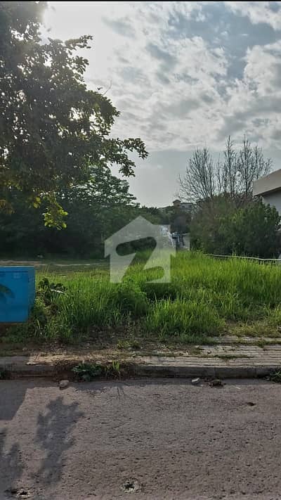 Prime Location | Semi Corner | Walking Distance from Masjid | 1 Kanal Plot For Sale