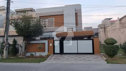 پنجاب کوآپریٹو ہاؤسنگ سوسائٹی لاہور میں 5 کمروں کا 10 مرلہ مکان 3.65 کروڑ میں برائے فروخت۔ پنجاب کوآپریٹو ہاؤسنگ سوسائٹی لاہور میں 5 کمروں کا 10 مرلہ مکان 3.65 کروڑ میں برائے فروخت۔