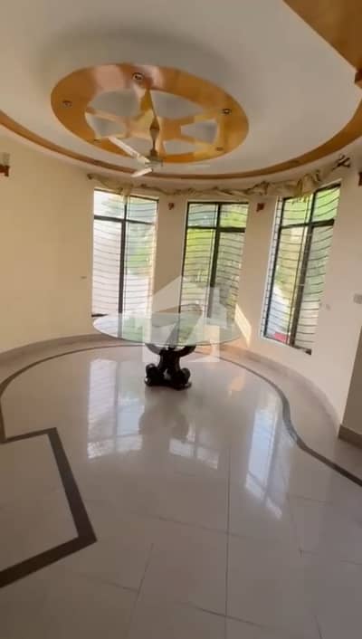1 KANAL FULL BASEMENT USED HOUSE FOR SALE IN AIR AVENUE PHASE-8 DHA